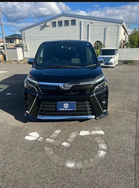 TOYOTA　ヴォクシー